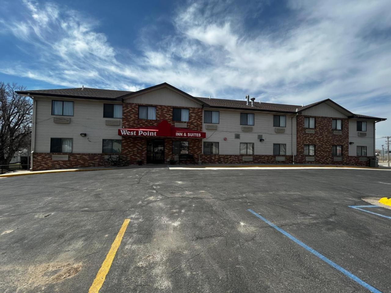 Oyo West Point Inn Exterior foto